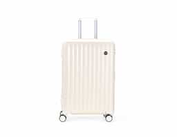 Pensada para tornar as viagens mais práticas e confortáveis, esta mala combina estrutura resistente com design exclusivo e espaço para personalização. Leve e ideal para acompanhar suas viagens, ela conta com espaço interno com divisória, que contém bolso em tela e outro espaço com cinta compressora para manter tudo no lugar. Além disso, conta com 4 apoios laterais para descanso e 4 rodas com giro 360°, oferecendo facilidade de locomoção em qualquer direção. Seu puxador ergonômico ajustável, 2 alças de mãos e cadeado TSA garantem máxima proteção e mobilidade. A escolha perfeita para quem busca uma mala espaçosa, fácil de manusear e que proporciona praticidade e segurança durante as viagens.