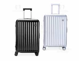 Pensada para tornar as viagens mais práticas e confortáveis, esta mala combina estrutura resistente com design exclusivo e espaço para personalização. Leve e ideal para acompanhar suas viagens, ela conta com espaço interno com divisória, que contém bolso em tela e outro espaço com cinta compressora para manter tudo no lugar. Além disso, conta com 4 apoios laterais para descanso e 4 rodas com giro 360°, oferecendo facilidade de locomoção em qualquer direção. Seu puxador ergonômico ajustável, 2 alças de mãos e cadeado TSA garantem máxima proteção e mobilidade. A escolha perfeita para quem busca uma mala espaçosa, fácil de manusear e que proporciona praticidade e segurança durante as viagens.