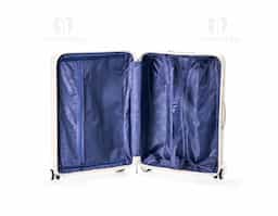 Pensada para tornar as viagens mais práticas e confortáveis, esta mala combina estrutura resistente com design exclusivo e espaço para personalização. Leve e ideal para acompanhar suas viagens, ela conta com espaço interno com divisória, que contém bolso em tela e outro espaço com cinta compressora para manter tudo no lugar. Além disso, conta com 4 apoios laterais para descanso e 4 rodas com giro 360°, oferecendo facilidade de locomoção em qualquer direção. Seu puxador ergonômico ajustável, 2 alças de mãos e cadeado TSA garantem máxima proteção e mobilidade. A escolha perfeita para quem busca uma mala espaçosa, fácil de manusear e que proporciona praticidade e segurança durante as viagens.