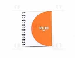 Nosso caderno é feito para atender às mais diversas necessidades, seja para fazer anotações, rabiscos ou até mesmo desenhos. Feito em material plástico, suas principais características incluem fechamento em formato de envelope, wire-o, capa transparente com textura fosca e 80 páginas brancas sem pautas.