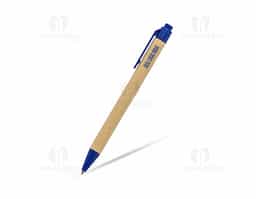 A caneta é feita de papelão, com detalhes plásticos que proporcionam um design simples e funcional. Possui carga esferográfica azul, garantindo uma escrita suave e de qualidade. O acionamento é feito por clique, oferecendo praticidade no uso diário. Ideal para quem busca um item de escrita acessível e eficiente.