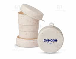 "Copo retrátil de 200ml feito em fibra de arroz, sustentável e compacto. Ideal para levar na bolsa ou mochila, perfeito para o dia a dia. Possui um prático porta comprimidos integrado, facilitando o transporte de medicamentos ou suplementos. Design moderno e ecológico, ideal para quem busca praticidade e consciência ambiental. Fácil de limpar, resistente e reutilizável. Uma escolha inteligente para sua rotina