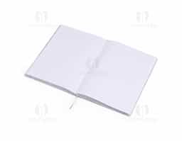 Confira a sofisticação e o conforto deste caderno em feltro, feito para tornar as anotações ainda mais eficientes assim que as ideias surgem. Com 96 folhas pautadas e uma fita de cetim para marcar páginas favoritas, ele é ideal para organizar ideias, compromissos e inspirações.