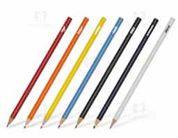 Lápis resinado colorido com grafite preto, ideal para escrita suave e precisa. Seu acabamento resistente proporciona maior durabilidade e conforto no uso diário. Leve e ergonômico, é perfeito para anotações, desenhos e atividades escolares. Disponível em diversas cores vibrantes, combina estilo e funcionalidade. Excelente opção para uso pessoal, corporativo ou como brinde promocional