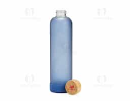 Garrafa de vidro borossilicato com capacidade de 1 litro. Contém tampa de bambu e base de silicone anti-impacto (removível).