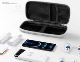 Estojo de proteção para eletrônicos, confeccionado em nylon resistente à água. Possui bolsos telados e elásticos, tanto na parte interna quanto externa, para organização e fixação segura dos itens, oferecendo praticidade e proteção.