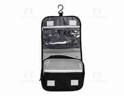  A bolsa de higiene pessoal para viagens é a escolha perfeita para quem busca praticidade e organização. Feita em tecido Oxford resistente à agua, ela é fácil de limpar. Com um design funcional, possui compartimentos amplos que acomodam itens essenciais, desde acessórios de maquiagem, como pincéis à cremes e escovas de dente. Além de contar com um gancho prático para pendurar e manter tudo ao seu alcance. Compacta, mas com muito espaço, esta nécessaire combina estilo moderno e praticidade.