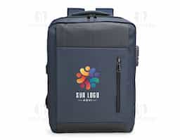 Proteção, segurança e praticidade em um só modelo! Esta mochila de 22 litros é confeccionada em poliuretano impermeável, garantindo resistência e proteção extra contra chuva e respingos. Seu compartimento principal inclui um espaço acolchoado para notebook de até 17 polegadas, enquanto o cadeado numérico TSA adiciona uma camada extra de segurança, tornando-a uma opção antifurto ideal para o dia a dia. Conta ainda com dois bolsos laterais para itens de fácil acesso e adaptador USB para carregar dispositivos com mais praticidade. O transporte é confortável e respirável, graças à alça de mão e às alças para as costas com revestimento espumado.