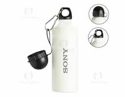 Squeeze de alumínio com capacidade de 500ml, possui acabamento especial para sublimação. Acompanha tampa rosqueável e um segundo bico com mosquetão para facilitar o transporte. Produto não térmico, ideal para uso diário.