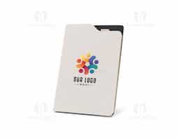 Caderno A5 com capa dura em tecido poliéster 100% reciclado (rPET). Contém 80 folhas pautadas em papel reciclado cor marfim, fita separadora e suporte para esferográfica no topo.