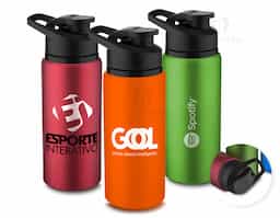 Garrafa de alumínio com capacidade de até 650ml. Tampa rosqueável em plástico e alça para transporte em plástico. Bico com tampa vedada de acesso rápido.