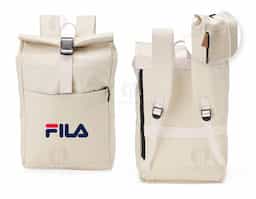 Design funcional e resistente! A mochila de poliuretano impermeável de 23 litros é a escolha ideal para quem busca segurança no transporte de itens. Com três compartimentos, sendo o principal com bolso interno, fechamento em velcro e fivela, além de um compartimento traseiro no estilo antifurto, esta mochila oferece organização e proteção para os pertences. Conta também com dois bolsos laterais de fácil acesso, alça para engate em malas de viagem, alça de mão e alças para costas ajustáveis com revestimento espumado, garantindo conforto durante o uso.
