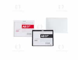 Expositor porta-retrato tamanho A8, fabricado em poliestireno com placa frontal em acrílico transparente. Ideal para exibir imagens, avisos ou informações de forma organizada e discreta.