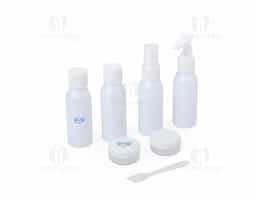 Kit viagem compacto e prático para maquiagem e cuidados pessoais. Inclui estojo ziplock com 2 frascos de 50ml (pump e spray), 2 frascos rosqueáveis de 50ml e 2 potes de 5ml.