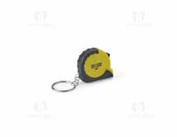 Chaveiro trena em plástico com fita de aço de 1 metro, marcada em pés e polegadas. Ideal para medições rápidas no dia a dia, conta com trava de segurança de fácil uso e argola metálica para chaves ou acoplamento a outros chaveiros. Prático e versátil.