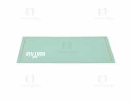 Jogo americano dupla face, confeccionado em borracha e couro sintético de alta qualidade. Oferece versatilidade para a decoração da mesa e proteção contra líquidos, graças à sua superfície absorvente. Ideal para manter o ambiente organizado e elegante.