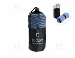 Toalha em poliéster, macia e com alta absorção, ideal para atividades físicas ao ar livre ou em academias. Possui alça de elástico para facilitar o uso e armazenamento, além de vir com saco de nylon para transporte prático após os exercícios.
