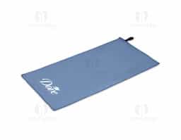 Toalha em poliéster, macia e com alta absorção, ideal para atividades físicas ao ar livre ou em academias. Possui alça de elástico para facilitar o uso e armazenamento, além de vir com saco de nylon para transporte prático após os exercícios.