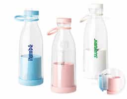 Liquidificador portátil sem fio com capacidade de 380ml, ideal para sucos e smoothies. Possui 6 lâminas de aço inoxidável que trituram frutas, vegetais e gelo. Fácil de usar com um botão e copo removível para limpeza. Acompanha cabo USB. Não ultrapassar 300ml de ingredientes líquidos/sólidos.