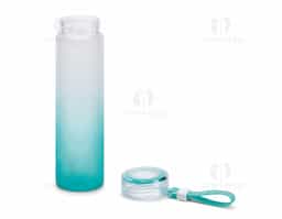 Esta squeeze é fabricada em vidro borossilicato, material resistente a choques térmicos e ideal para bebidas quentes ou frias. Com capacidade de 470 mL, ela acompanha uma tampa em AS (plástico resistente), que garante vedação segura e fácil transporte.