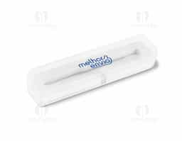 Caixa para pen drive em PP transparente, com fecho magnético para maior segurança e praticidade. Medidas: 167 x 44 x 21 mm. Produto exclusivo para venda conjunta com pen drive, ideal para apresentação e proteção do item.