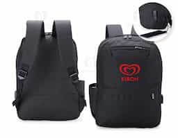 Mochila de nylon 24 litros com três compartimentos, sendo o principal com bolso para notebook 14 polegadas. A mochila possui um bolso lateral e suporte externo usb.