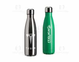 Garrafa térmica com tampa inox com capacidade de até 500ml. Sua parede dupla em aço inox e isolamento a vácuo na tampa ajudam a conservar o líquido quente por mais tempo, além de conter vazamentos e o contato direto com o calor excessivo da parte interna.