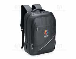 Leve tudo o que precisar para todos os lugares com esta mochila de 18 litros. Feita de couro sintético resistente à água, ela garante a proteção de tudo que há dentro da mochila contra chuva e respingos dágua. Além disso, ela possui dois bolsos na frente, um compartimento no meio que fica à frente da abertura principal e outro bolso lateral em rede para carregar garrafas ou guarda-chuvas. Por dentro, é possível guardar notebooks de até 15,6 polegadas e, em meio ao seu amplo espaço, há um extensor USB para fazer recargas com toda praticidade.