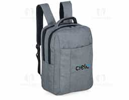Mochila de nylon com dois compartimentos amplos, sendo um com bolso interno para notebook. Possui compartimento frontal com zíper escondido, alça superior e alças traseiras ajustáveis com revestimento em espuma. Zíperes pretos com pegadores plásticos.