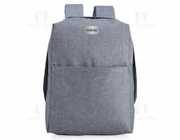 Mochila confeccionada em poliéster com compartimento para notebook até 15,6 polegadas. Contém uma divisória com bloqueador RFID e alça para encaixe em malas de viagem.