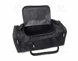 Bolsa de nylon com capacidade de 23 litros, equipada com quatro compartimentos para melhor organização. Possui alça transversal regulável e alças de mãos, oferecendo versatilidade e conforto no transporte. Ideal para uso diário ou viagens curtas.