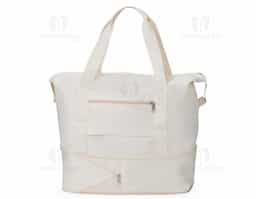 Muito mais espaço e praticidade em uma só bolsa esportiva para carregar equipamentos, calçados e roupas até academias, quadras, estúdios ou viagens em geral. Feita em poliéster resistente à água, ela possui um compartimento expansível que, quando aberto em zíper, aumenta a capacidade máxima da bolsa para até 26 litros. Além do amplo espaço interno com direito a bolso para organização de objetos menores, também apresenta bolso externo com área para o encaixe de alças de malas de viagem e, com isso, é possível criar combinações práticas em deslocamentos.