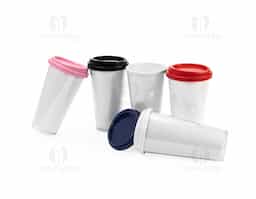 Um copo em plástico de camada dupla que é uma opção versátil para as mais diversas situações. A construção resistente tanto do copo interno branco quanto do copo externo transparente ajudam em um manuseio seguro e livre do contato direto com o frio ou calor intenso do líquido. Além disso, conta com uma tampa rosqueável de bocal, o que o transforma em uma companhia para aquela dose de café no dia a dia.
