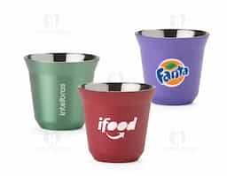 Brinde os momentos inesquecíveis ou aprecie aquela pausa para o café com um copo à altura! Este copo inox com capacidade de 80ml é a opção ideal para marcar os bons momentos da vida, desde uma celebração até um momento mais tranquilo ou intimista. A parede dupla mantém a temperatura da bebida agradável por mais tempo para que a única preocupação seja aproveitar plenamente cada instante.