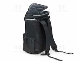 Bolsa térmica confeccionada em poliéster impermeável com fechamento em zíper e capacidade para até 24 litros. Conta com revestimento térmico antivazamento em PEVA e dois compartimentos externos, incluindo um localizado na parte superior também com revestimento térmico e capacidade para até 1,5 litro. Possui ainda uma alça de mão em nylon e um par de alças para as costas com revestimento em tecido respirável.