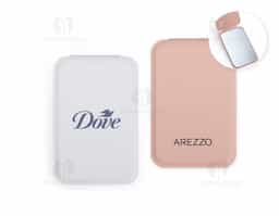 Leve este mini espelho para todo lugar. Com capa em couro sintético flexível com leves ranhuras para ajustar em até três posições diferentes, tornando-o um item prático e compacto, totalmente sob medida para carregar na mala, bolsa ou mochila e ajudar na aplicação de maquiagem.