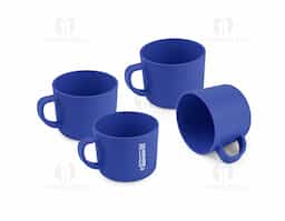 Conjunto com 4 xícaras confeccionadas em plástico RPET, todas na mesma cor, com design prático e funcional. Cada xícara possui capacidade para até 200 ml e é segura para uso em micro-ondas, oferecendo praticidade no dia a dia. Sustentáveis e reutilizáveis, são ideais para uso doméstico, corporativo ou em eventos.