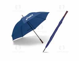 Guarda-chuva produzido em poliéster 190T, com estrutura durável que oferece boa resistência ao uso diário. Possui cabo com pega em madeira, conferindo um toque clássico ao design. Abertura manual, ideal para quem busca praticidade e estilo em dias chuvosos.