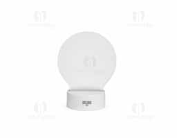 Essa luminária de LED de mesa une funcionalidade e personalização: sua tela acrílica 3D permite escrever mensagens, lembretes ou desenhos, que podem ser apagados e reescritos com a caneta plástica integrada. Alimentada por cabo USB integrado à base plástica ou por 3 pilhas AAA (não inclusas), oferece iluminação suave e interatividade.