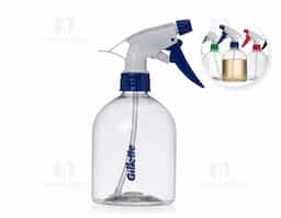 Frasco plástico com capacidade de 500ml, equipado com válvula spray e sistema de regulagem. A ponteira rotativa permite alternar entre os modos jato, spray e trava, oferecendo praticidade e controle no uso de líquidos.