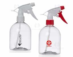 Frasco plástico com capacidade de 500ml, equipado com válvula spray e sistema de regulagem. A ponteira rotativa permite alternar entre os modos jato, spray e trava, oferecendo praticidade e controle no uso de líquidos.