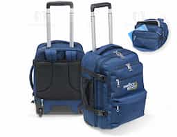 Mochila de 17L feita em poliéster impermeável, com alça retrátil em metal, botão e freios em plástico. Possui diversos bolsos: dois frontais, um lateral em tela, um interno em tela e um superior para guardar a alça. Pode ser usada nas costas ou como mala de mão, com alças superior e lateral reforçadas.
