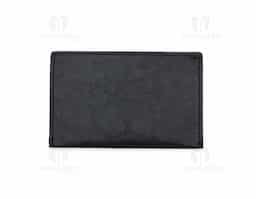 Porta-cartão confeccionado em couro sintético de acabamento elegante, com duas divisórias frontais para cartões e verso liso, ideal para uso corporativo ou brinde promocional sofisticado.