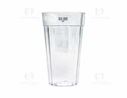 Copo em plástico PS cristal transparente, com capacidade de 450?ml. Ideal para servir drinques, coquetéis, sucos ou refrigerantes em diversas ocasiões, como reuniões com amigos, família ou clientes, oferecendo praticidade e versatilidade no uso.