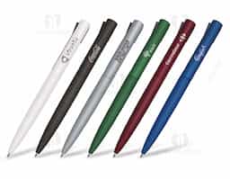Caneta semimetálica de design elegante e moderno, equipada com carga esferográfica azul de escrita suave e uniforme. Possui sistema de acionamento prático por pressão no clipe, unindo funcionalidade e estilo em um só produto. Ideal para uso diário no trabalho, na escola ou em ambientes corporativos.