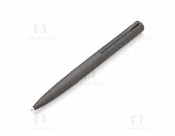 Caneta semimetálica de design elegante e moderno, equipada com carga esferográfica azul de escrita suave e uniforme. Possui sistema de acionamento prático por pressão no clipe, unindo funcionalidade e estilo em um só produto. Ideal para uso diário no trabalho, na escola ou em ambientes corporativos.