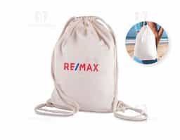 Sacola/mochila produzida em algodão 145g/m², material leve, resistente e sustentável. Possui alças ajustáveis que permitem uso tanto como sacola quanto como mochila, oferecendo praticidade no dia a dia. Ideal para eventos, feiras, ações promocionais ou uso pessoal, com excelente área para personalização da sua marca.