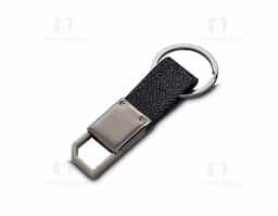 Chaveiro produzido em liga de zinco, ferro e PU, que combina resistência, durabilidade e um toque sofisticado. Ideal para uso diário ou como brinde corporativo, une funcionalidade e design elegante. Perfeito para divulgar sua marca de forma prática e com excelente acabamento.