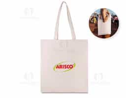 Sacola em algodão cru 140g/m², resistente, leve e sustentável. Ideal para o dia a dia, compras, eventos, feiras e ações promocionais. Possui excelente área para personalização, sendo uma opção ecológica que valoriza sua marca e contribui para a preservação do meio ambiente. Prática e versátil para diversas ocasiões.