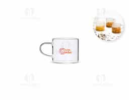 Um kit com seis xícaras em estilo clássico para servir uma bebida quente de um jeito especial. Com capacidade máxima de 100ml, cada uma delas é feita em vidro borossilicato, matéria-prima conhecida por sua durabilidade e resistência, o que as transformam em opções excelentes para tomar aquela dose de café ou chá a qualquer hora do dia.